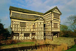 La casa del XVI secolo con soffitta in nero e bianco, il piccolo Castello di Little Moreton a Cheshire nel Regno Unito