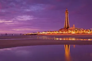 Torre Di Blackpool Stampe: Illuminazioni di Blackpool al tramonto a Blackpool in Lancashire nel Regno Unito dell'Inghilterra