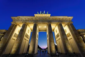 Brandenburg Gate Sunset Stampe: Brandenburg Gate at sunset, Pariser Square, Unter den Linden, Berlin, Germany, Europe