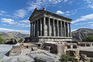 Stampe di Tempio al sole classico di Elettrismo della città di Garni nella provincia del Kotayk in Armenia nel Caucaso in Asia Armenia Stampe: Tempio al sole classico di Elettria del Caucaso in Armenia
