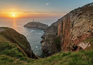 Welsh Coastline Images Stampe: Cliffs and South Stack Lighthouse at sunset