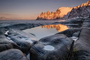 Norway Coastal Scenery Stampe: The Devils Jaw (Devils Teeth) at sunset