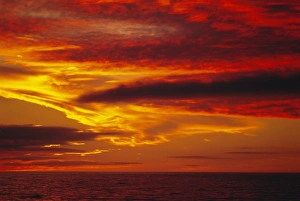Red Clouds At Sunset Stampe: Dramatic sky and red clouds at sunset, Antarctica, , Polar Regions