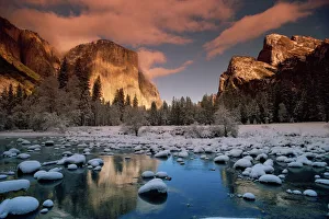 California Travel Destinations Stampe: El Capitan, seen from the Merced River in winter, Yosemite National Park