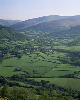 Powys Countryside Scenery Stampe: Fields in the valleys
