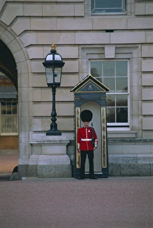 Buckingham Palace Guard Stampe: Guard and sentry box