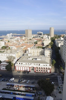 Piazza dellIndipendenza nel primo piano a Dakar della Senegalfrica occidentale lAfrica