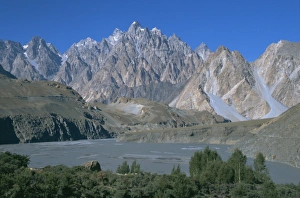 Asian Mountain Range Stampe: The Khunjerbad Pass