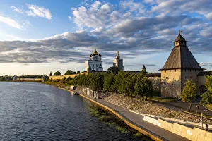Kremlin Architecture Russia Stampe: The Kremlin and the Trinity Cathedral in Pskov, UNESCO World Heritage Site, Pskov, Russia