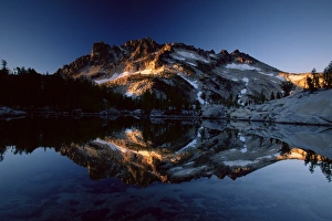 Mirror Image Of Mountains Stampe: McClellan Peak