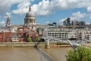 River Thames Cityscape Stampe: Millenium Bridge and St Paul's Cathedral, London, England