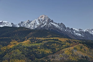 Colorado Mountain Landscape Stampe: Mount Sneffels at first light with a dusting of snow in the fall