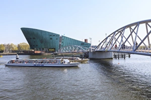 Modern Architecture In Holland Stampe: NEMO, science and technology museum, Eastern Docks, Amsterdam, Netherlands, Europe