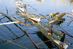 Filipino Fishermen At Work Stampe: Outriggers
