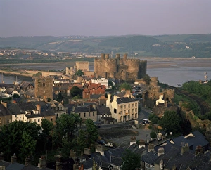 Wales Travel Destination Stampe: Overview with castle