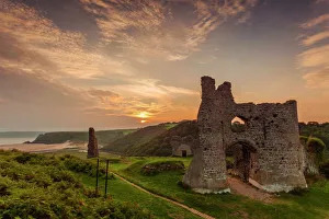 Castello Pennard si trova sopra la baia di Tre Scoglie a Gower in Galles Regno Unito Europa