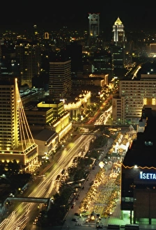 Contemporary Cityscape Images Stampe: Ratcha Dami Road at night