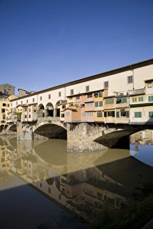 Tuscany Landmark Photography Stampe: Reflection in the Arno River of the Ponte Vecchio, Florence, Tuscany, Italy, Europe