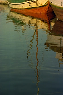 Water Reflection Photography Tips Stampe: Reflections of a boat
