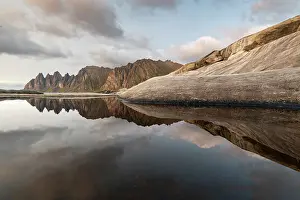 Senja Island Scenery Stampe: Reflections of clouds, rocks and Devil's Teeth Mountain in evening sunlight
