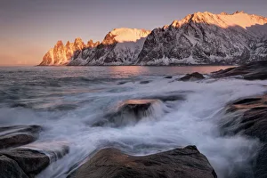 Norway Coastline Stampe: Rough Seas at The Devils Jaw (Devils Teeth) at sunset
