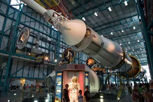 America Stampe: Razzo Saturn V, modulo di comando e servizio ed abbigliamento spaziale dell'Apollo 13