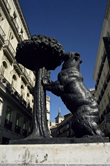 European Union Symbols Stampe: Statue of a bear