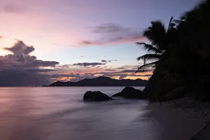 Seychelles Beach Vacation Stampe: Sunset at Anse Source d Argent looking toward Praslin, Union Estate Park, La Digue