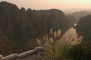 Vietnamese Landscape Photography Stampe: Sunset, hill top view