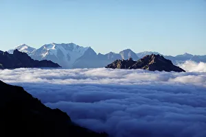 Andes Mountain Range Photography Stampe: Temperature inversion on Aconcagua