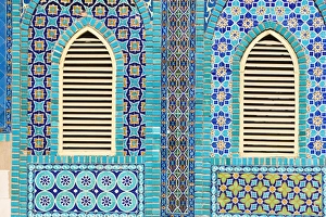Hazrat Ali Assassination Site Stampe: Tiling round shuttered windows, Shrine of Hazrat Ali, who was assissinated in 661