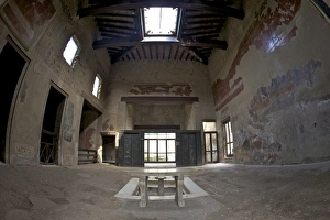 Stampe di Atrio toscano con impluvium in marmo. Casa con partizione di legno. Ercolano Sito Patrimoniale dell'UNESCO nella regione della Campania nel sud Italia Europa Immagini del 27 aprile 2010: Atrio toscano con impervio in marmo, Casa con Partizione di legno, Ercolano