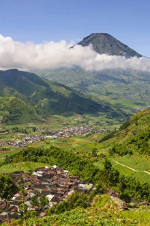 Asia Travel Destination Images Stampe: View over the Dieng Plateau, Java, Indonesia, Southeast Asia, Asia