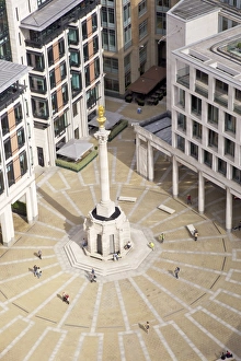 England Travel Destination Images Stampe: View of Paternoster Square and Column