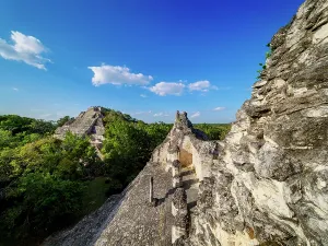 Maya Archaeological Site Stampe: View over Structure VIII towards Structure IX