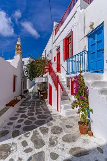 Cyclades Islands Map Stampe: View of whitewashed cobbled street, Mykonos Town, Mykonos, Cyclades Islands