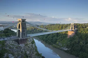 Venti sopra il ponte di Sospensione a Clifton, Bristol, Inghilterra Regno Unito