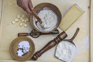La batteria è pronta per Sciatt con gli ingredienti basilari e la valle di Valtellina, in Lombardia, Italia, nellEuropa occidentale