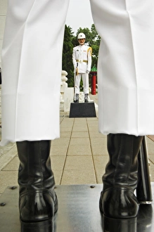 Stampe di Il Tempio dei Martiri di Taipei a Taiwan cerimonia della guardia di cambio Immagini datate 2005 novembre: La cerimonia di cambio della guardia.