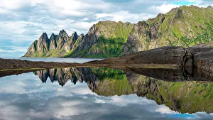 Senja Island Hiking Trails Stampe: Devil's teeth Mountain mirrored, Ersfjorden, Senja, Northern Norway