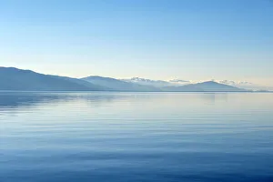 Lake Sevan Armenia Stampe: Lake Sevan at dawn, Sevan, Gegharkunik Province, Armenia
