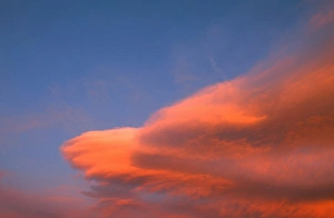Sunrise Over Mountains Stampe: Cloud at dawn in UK