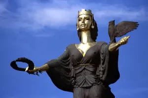 Sofia Stampe: Bulgaria Sofia Santa Sofia Statua