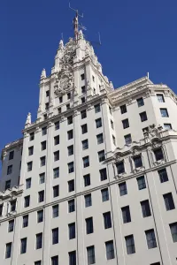 Modern Spanish Architecture Stampe: Spain, Madrid, Edificio Telefonica on Gran Via