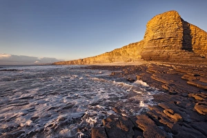 Welsh Coastline Photography Stampe: View of limestone cliffs in evening sunlight