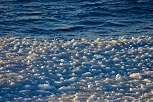 Ocean Landscape Photography Stampe: Floating ice blocks pattern, Antarctica