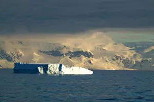 Glacier Calving Images Stampe: Ice Berg in