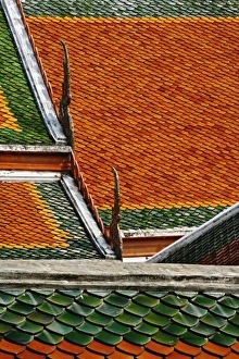 Ceramic Tile Pattern Stampe: Pattern in ceramic tiles on overlapping rooftops, Wat Pho, Bangkok, Thailand