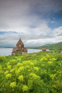 Luogo Stampe: Armenia, Sevan. Il monastero di Sevanavank, esterno della chiesa