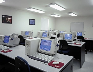 Educational Setting Stampe: COMPUTER LAB, c1990. Computer lab at a school. Photograph by Carol M. Highsmith, c1990